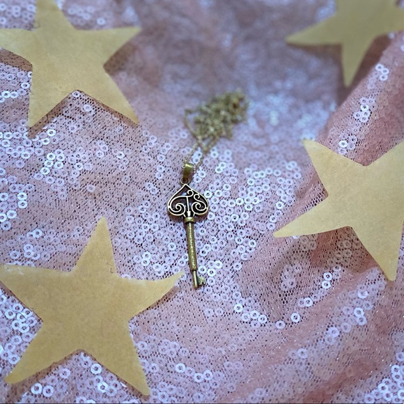 taylor swift fearless key necklace gold jewelry TV - Picture 10 of 13